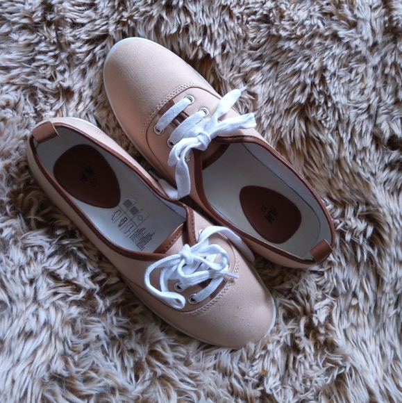 H&M Shoes - 💥New💥H&M Peach Sneakers